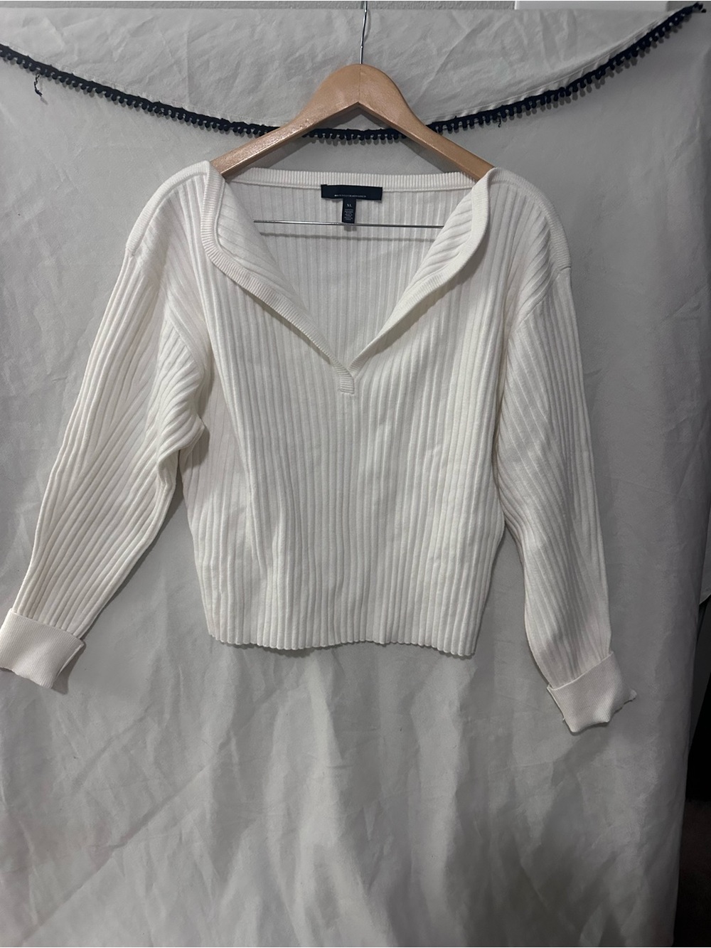 White House Black Market Ribbed Open Collared Sweater in Size XL - Excellent